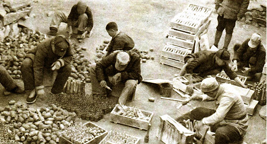 bti体育集团的前身华兴铁工厂诞生，后发展为徐州沉型机械厂