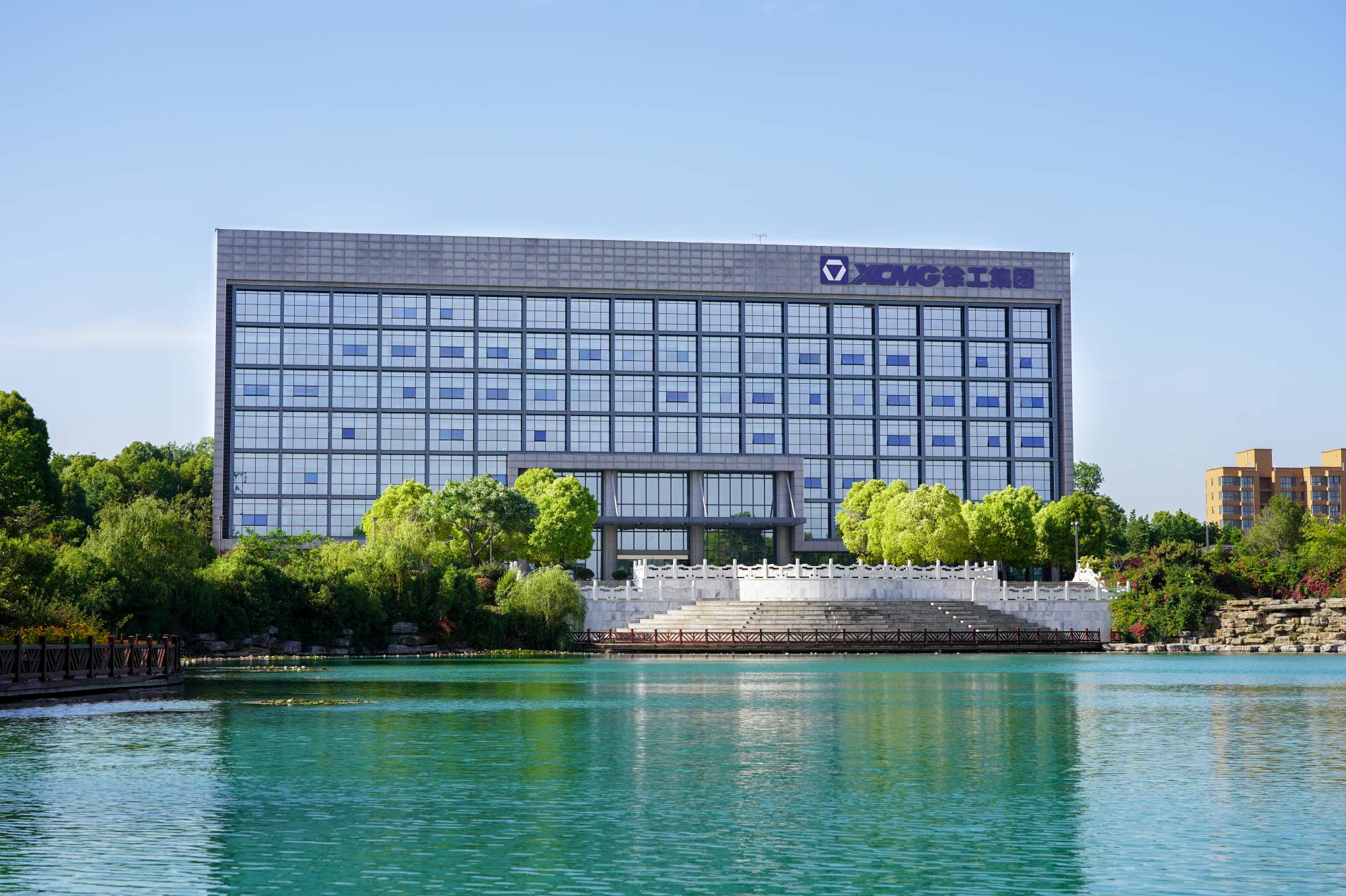 bti体育机械(000425.SZ)吸收归并bti体育有限旗下所有资产，成功实现整体上市