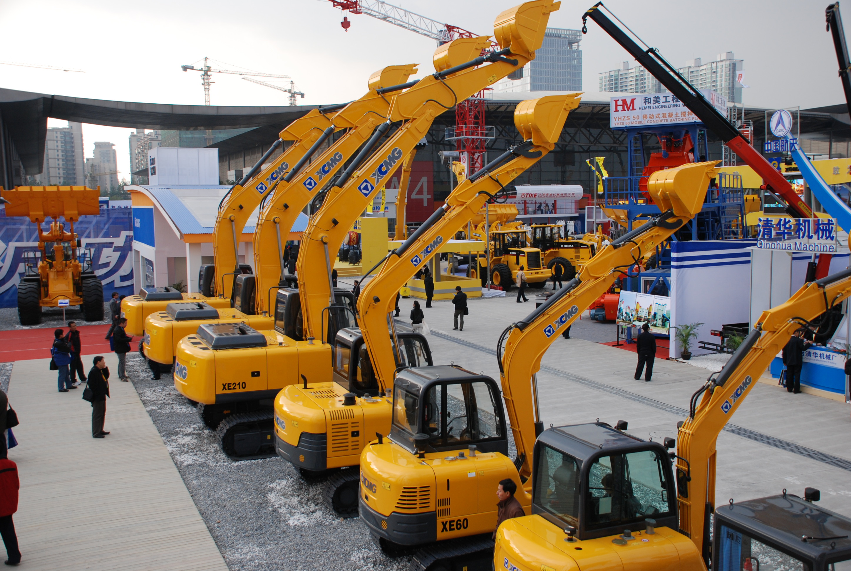 bti体育与凯雷投资集团颁发结合申明终止合作，独立进行沉组；是年，bti体育与卡特彼勒终止合作，独资成立徐州bti体育挖掘机械有限公司