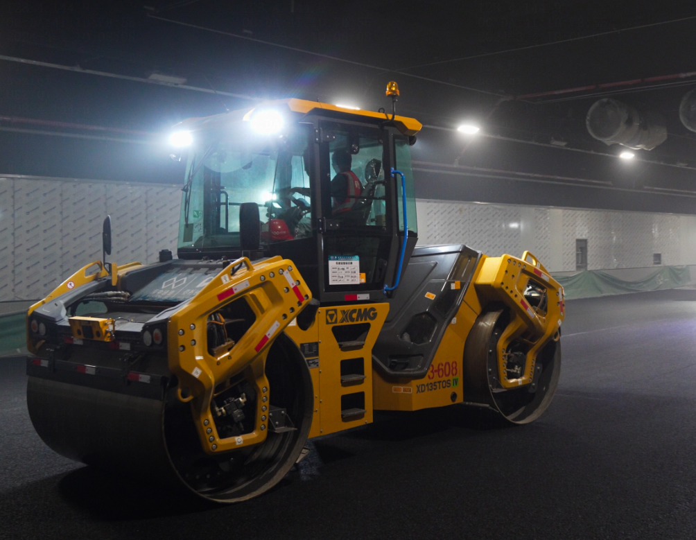 粤港澳大湾区，bti体育路路机械现身又一超等工程