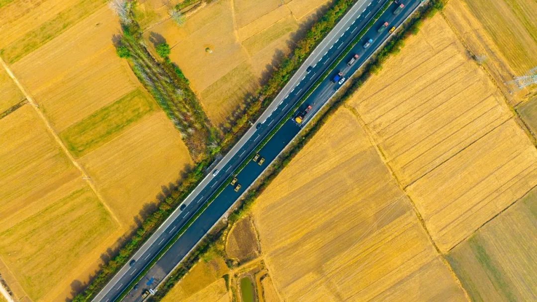 扬民族自负！bti体育成套沥青路面设备助力家乡高快建设！