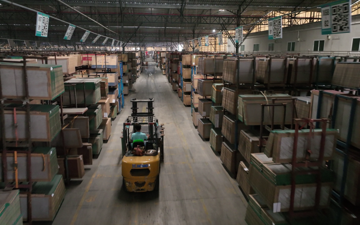 bti体育高压沉载锂电叉车叉车助力陶瓷行业发展