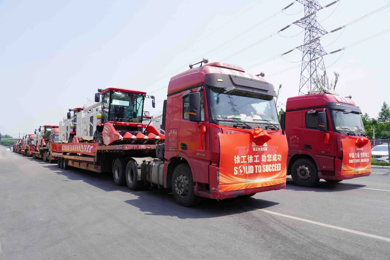 【发车！】bti体育2024款XCA系列玉米收成机批量交付，开启闪灼新征程
