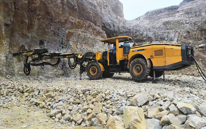 “化水为电”，bti体育凿岩台车提快水电站扩机工程