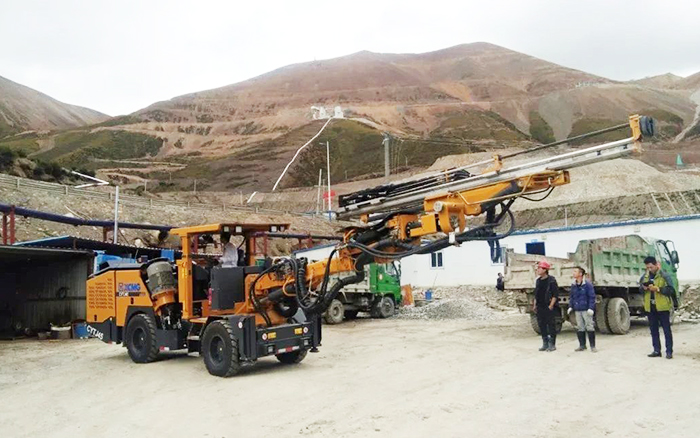 铁矿开采，bti体育矿用液压掘进钻车先入为主！