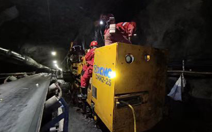 综掘设备上新！bti体育CMM2-25煤矿用锚杆钻车首发