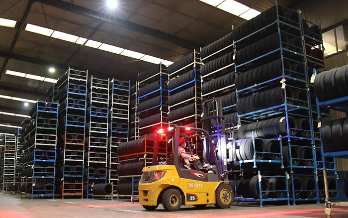 bti体育孔雀叉车：轮胎企业的得力副手