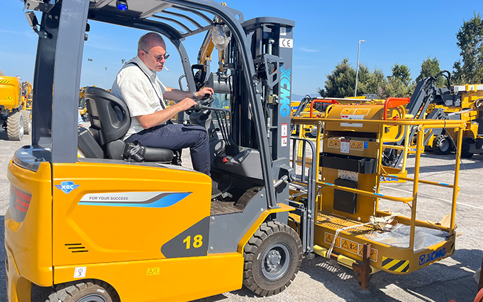 b5c80a1b19ca40c0afee5fdb89802af7