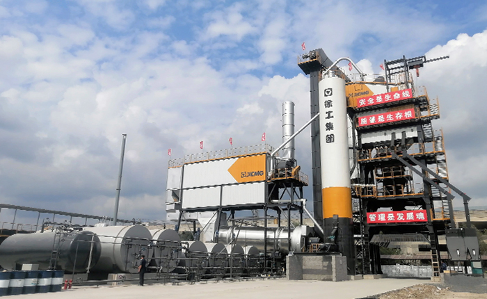 bti体育4000型沥青站 在鹤大高快大显技巧！