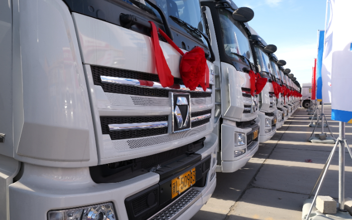 低碳前锋！bti体育天然气牵引车批量交付西北客户