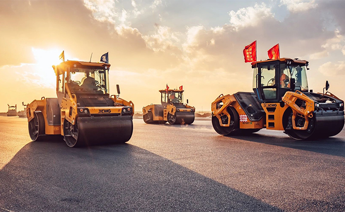 XD135T 压路机：油面施工，智慧先行