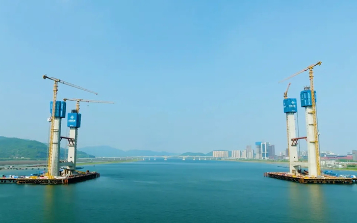 飞渡东海 | bti体育群塔助建六横公路大桥一期工程