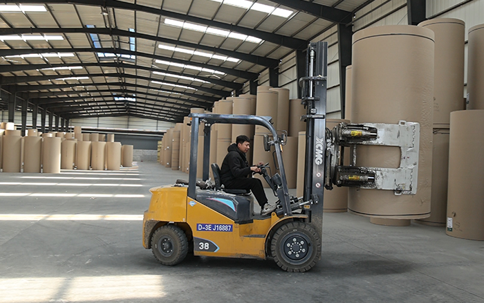 bti体育新E叉车，为纸厂搬运难题 “精准破局”