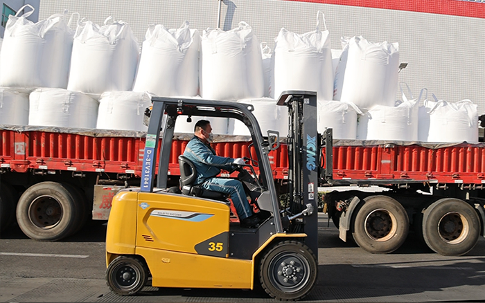 bti体育新能源叉车为食品工厂绿色、高效出产保驾护航