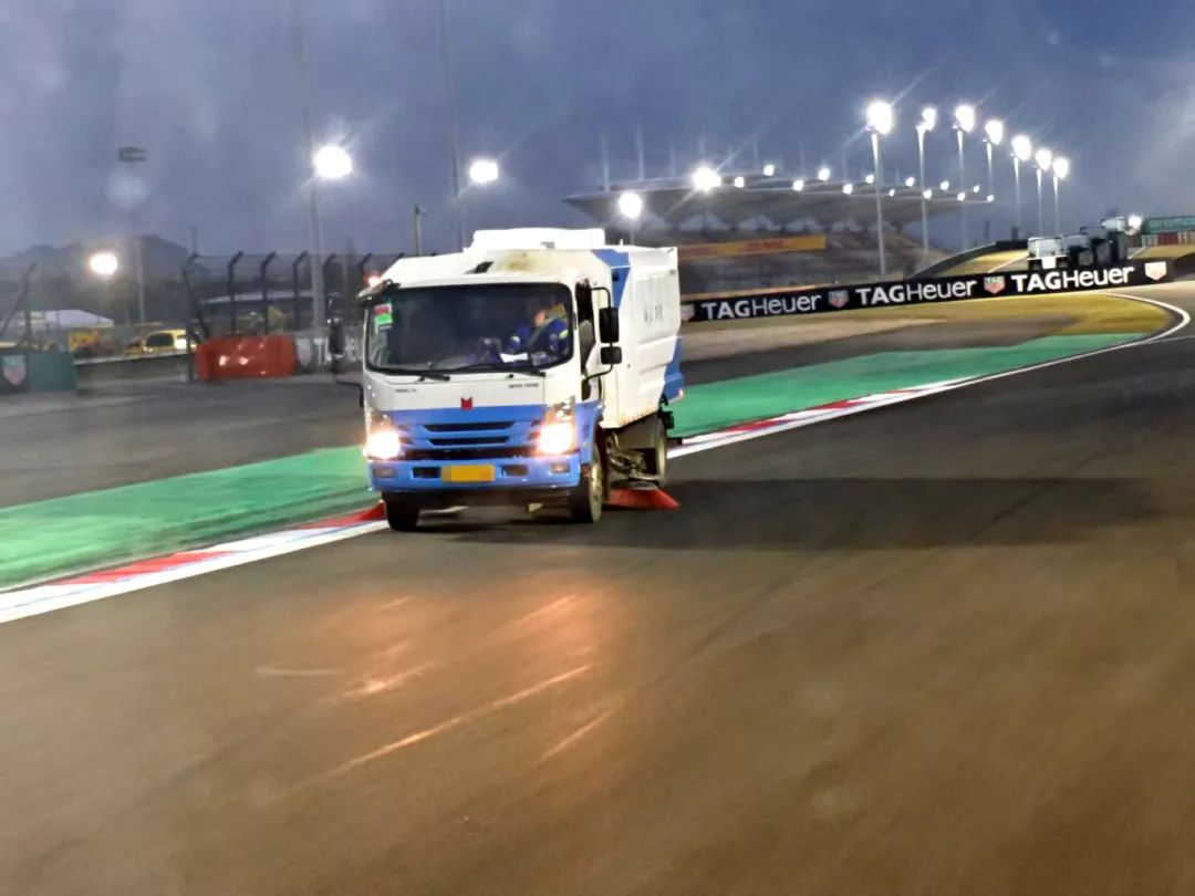 起猛了，竟然在上海F1赛场上看到了TA...