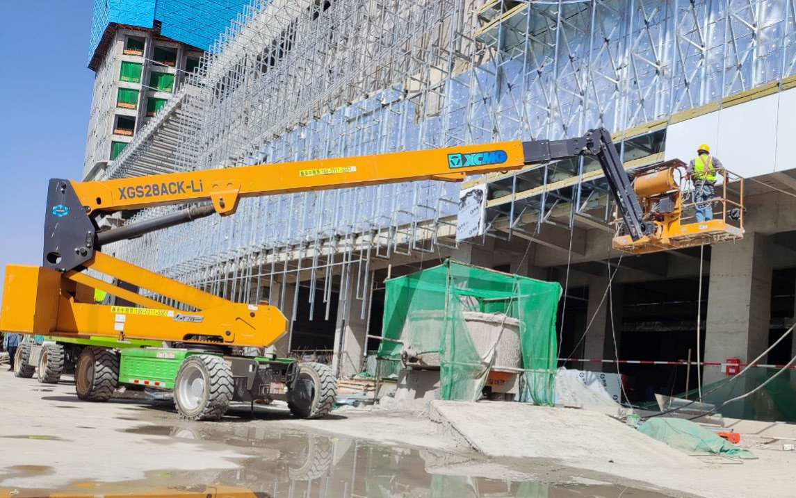 bti体育高空利器，为河北邢台某新能源厂房建设 “加快”