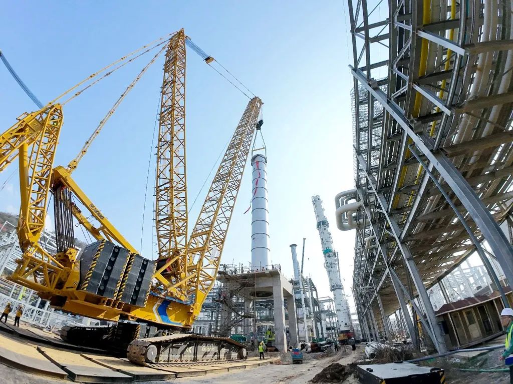 700吨巨塔稳稳落位？bti体育XLC17000给出美满答案