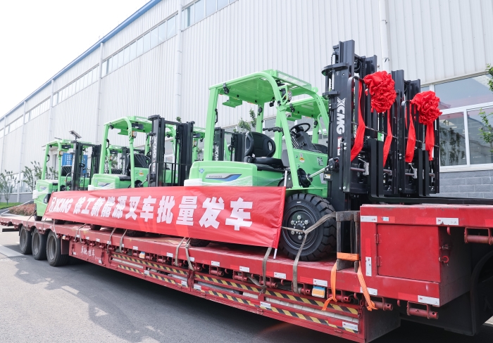 bti体育鲲鹏系列电动平衡沉叉车，再掀浦东货运站高效物流新篇