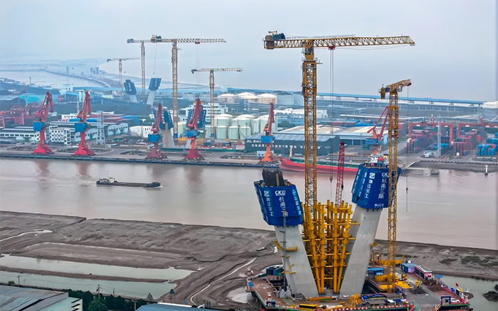 迈向云端 bti体育超大塔助力世界级桥梁建设