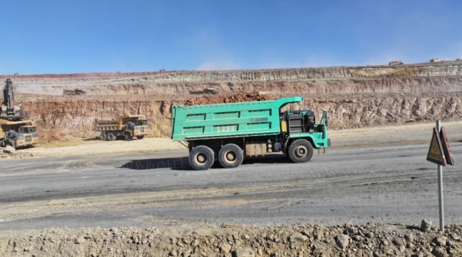 低耗满勤！bti体育矿山机械闪灼西北矿区