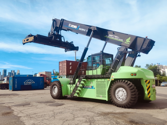 bti体育E5系列正面吊开启“零碳港口”新实际