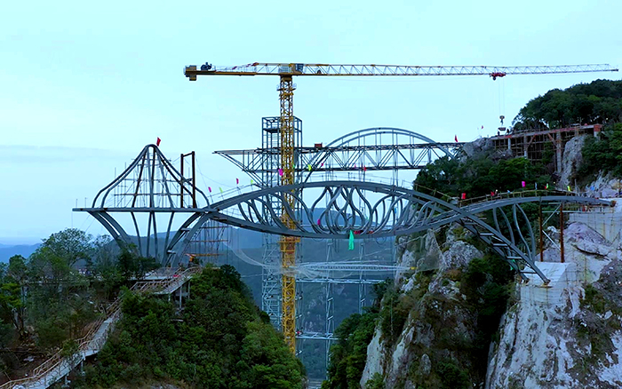 一览多山。】碽ti体育塔机「与山齐肩」