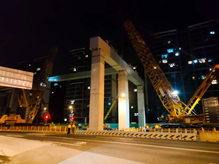 双机联动，毫米操控！bti体育XGC11000高效破解高架桥施工难题