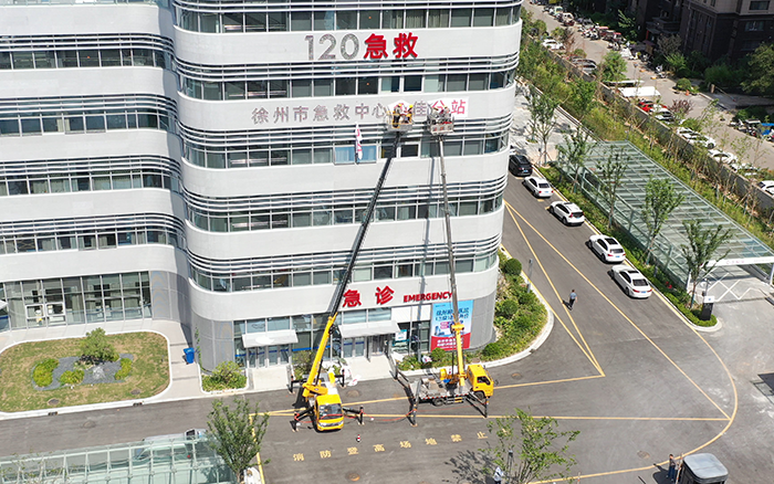 炎暑施工不 “烤” 验：bti体育 C系列GKS28 成施工 “实时雨”