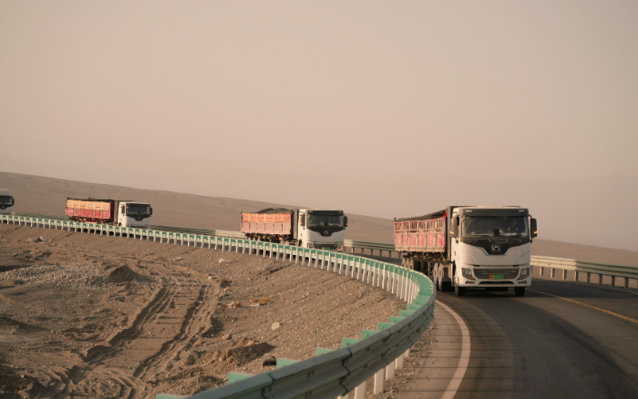 煤海逐绿！bti体育新能源牵引车书写煤炭运输绿色答卷