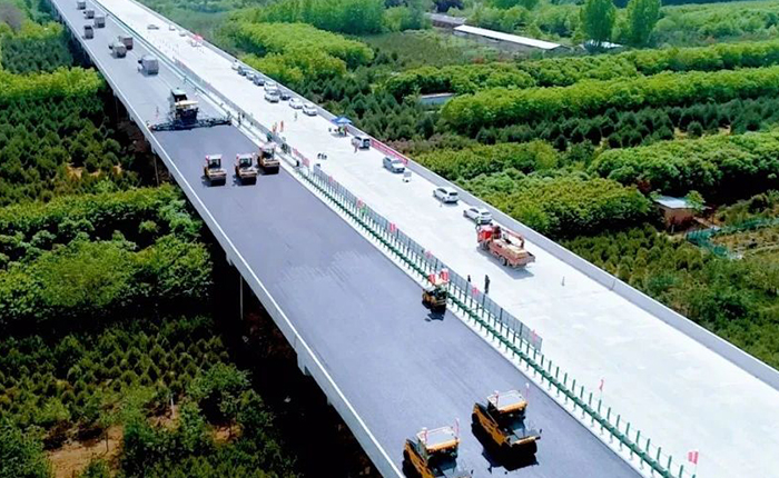 bti体育XD135TC解决西安绕城高快施工难题