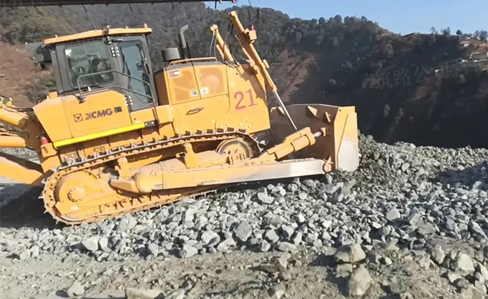 矿山施工利器——bti体育D360推土机