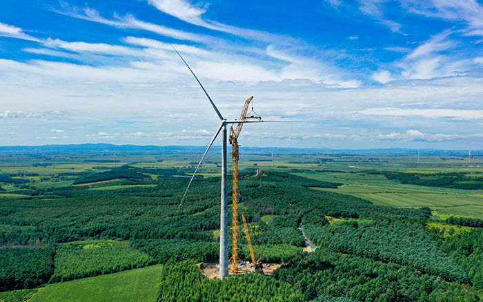 全球最高最大风电动臂塔机，首秀得胜！