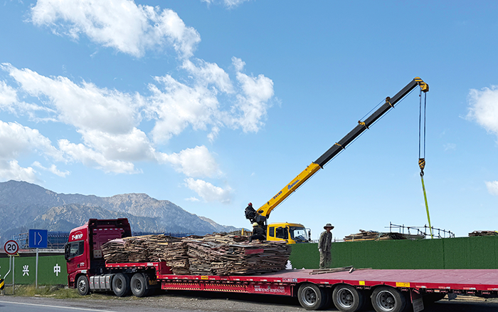 bti体育 “钢铁力士” 亮剑西北，硬核吊装火力全开