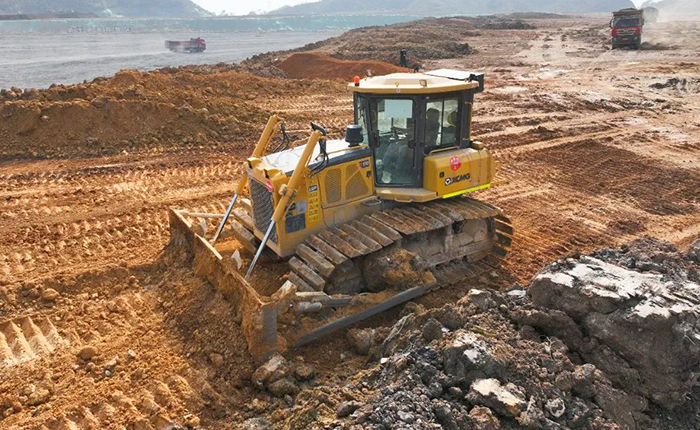 bti体育推土机助力新中国建设的第一条运河