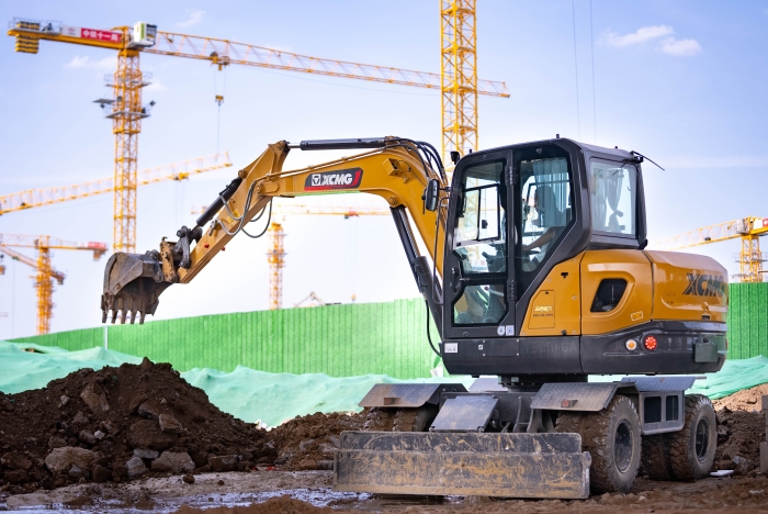 零碳机。ti体育挖机护航超等工程