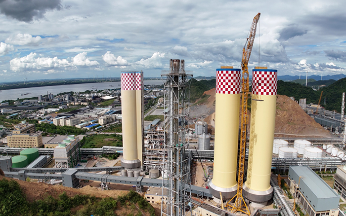 刷新纪录！bti体育 XGL3300-220S动臂塔机化工吊装显神威