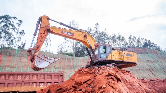 创新工艺破解施工难题 bti体育大挖助力乐山园区高效建设