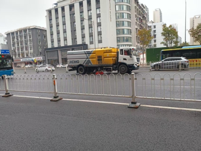 六年品质见证硬核实力，bti体育18吨洗扫车获本地客户点赞！