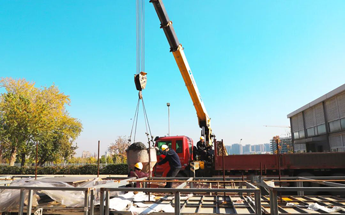 高效安全双 buff！bti体育随车吊助力混凝土施工