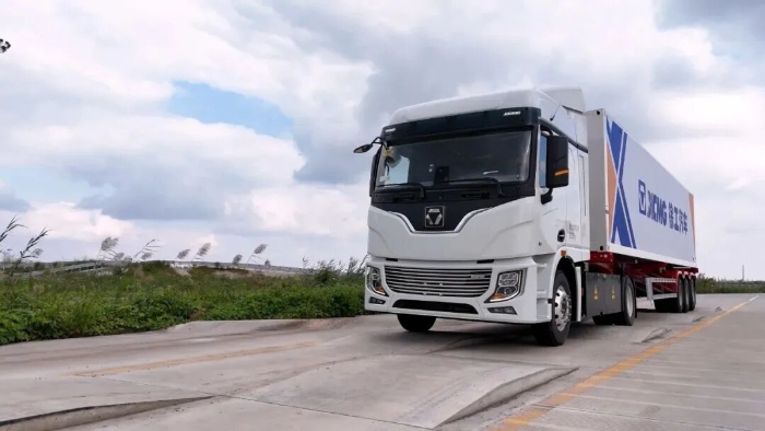 “双11”呼接装当日达”！bti体育4&times;2底充牵引车助力物流运输！