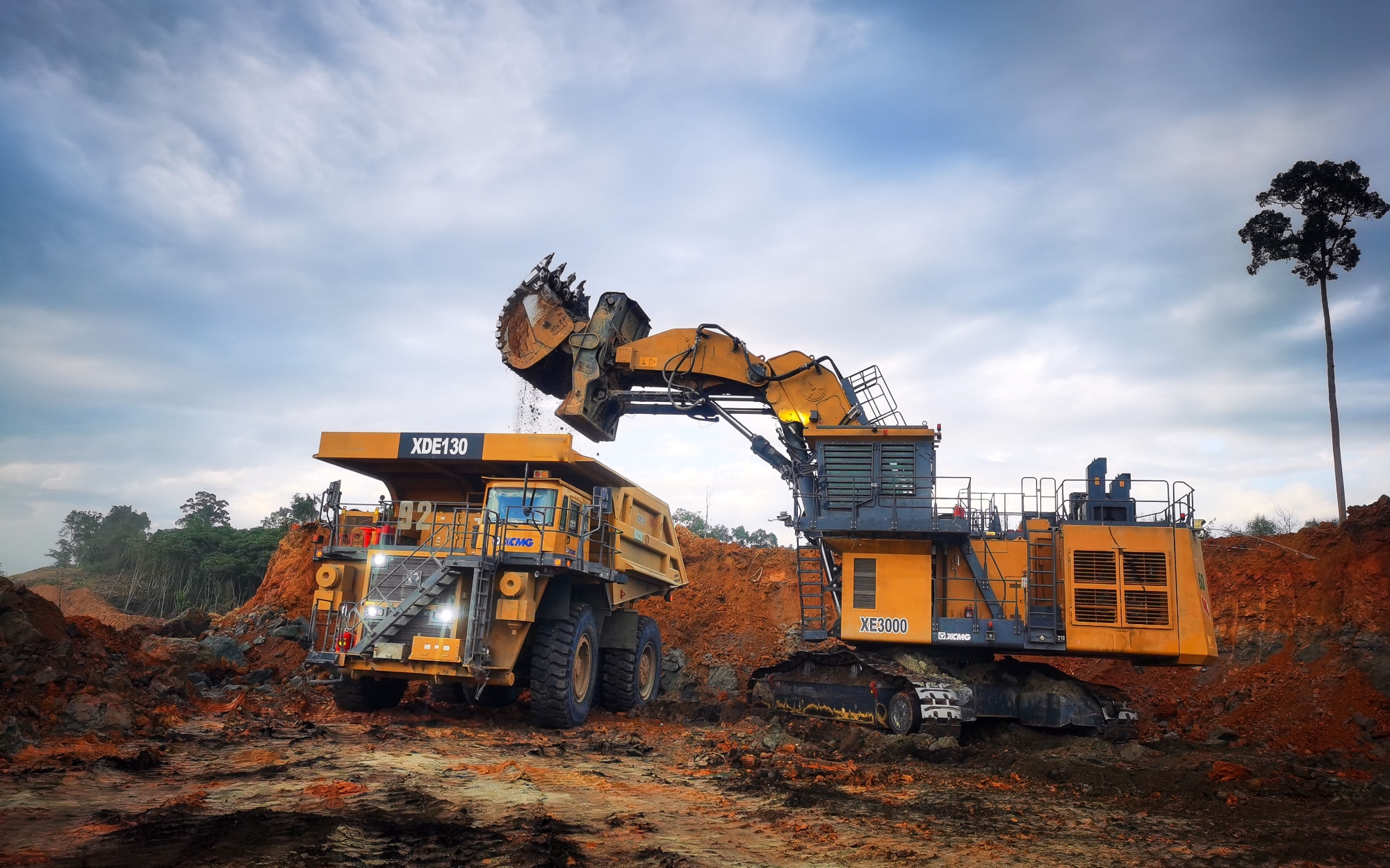 bti体育大型成套露天矿山设备征战热带矿山