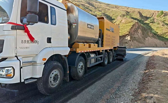 聚焦公路长命之路，bti体育纤维同步封层车护航陕西交通新征程