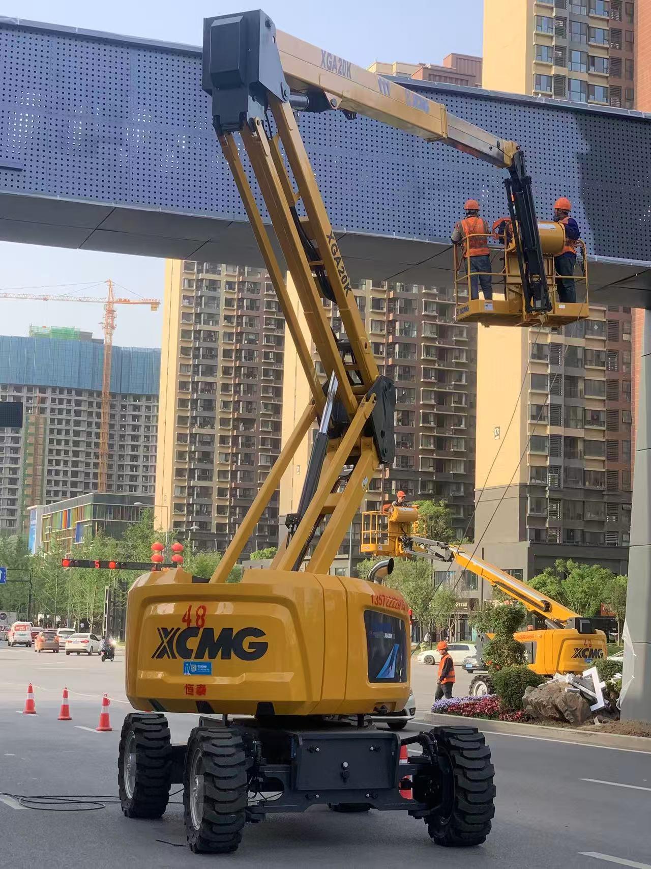 bti体育XGA20K高空作业车“硬核助力”西安幸福林带建设