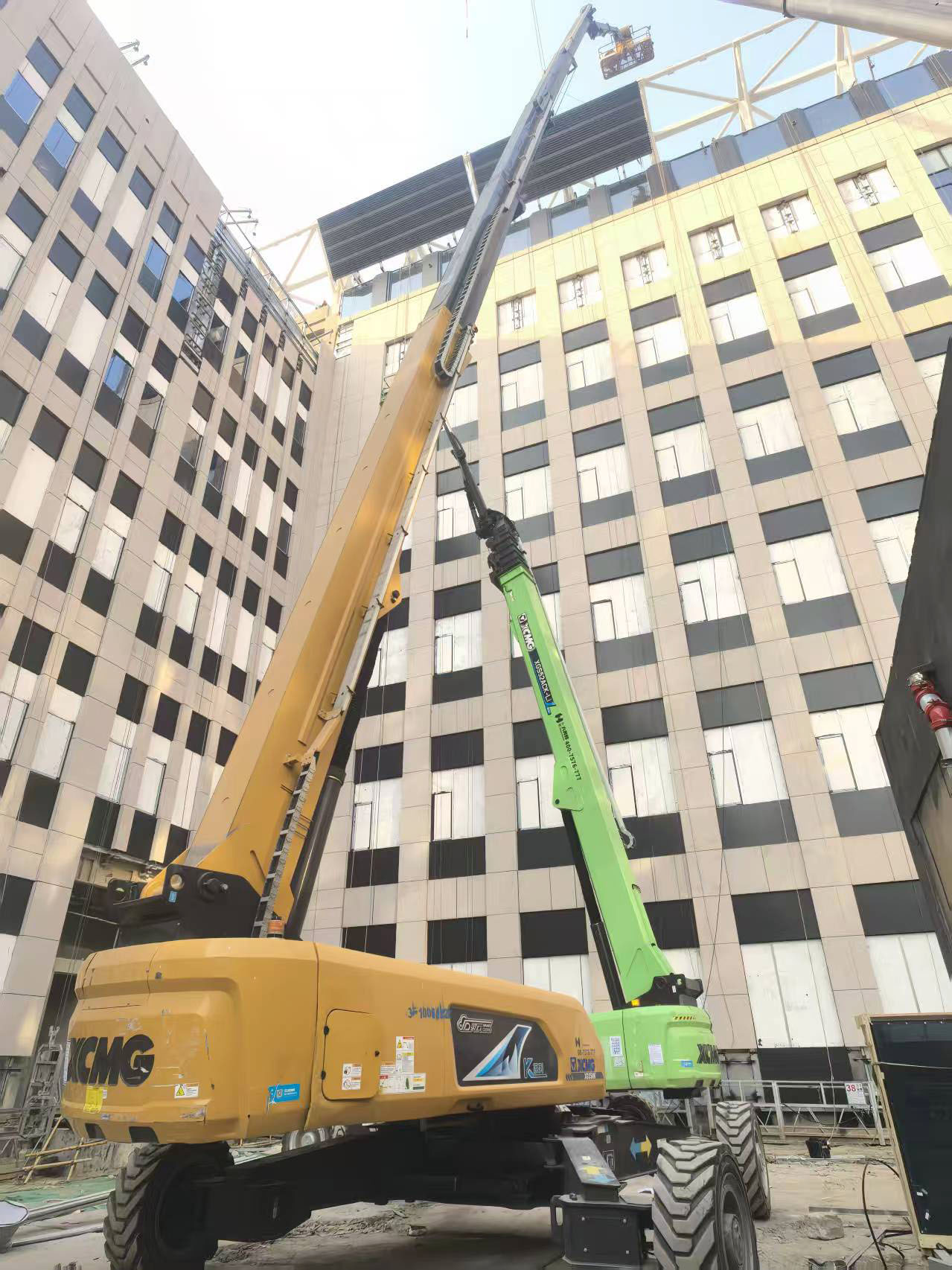 筑梦名校！bti体育高米数直臂高空作业平台护航人大附中项目建设