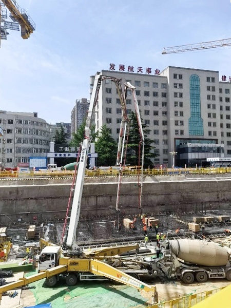 bti体育HB62V泵车实现西安灞桥1800方C40风雅量浇筑